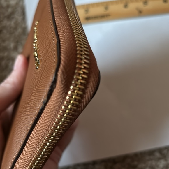 Michael Kors zip around wallet - Picture 13 of 14